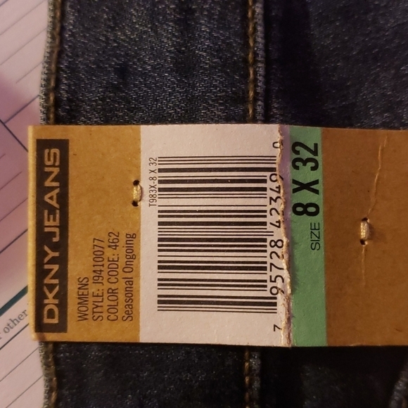 DKNY jeans size 8x32 body sculpt jeans. NWT - Picture 8 of 8